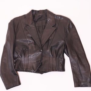 Beautiful vintage cropped leather jacket 🥖🇫🇷